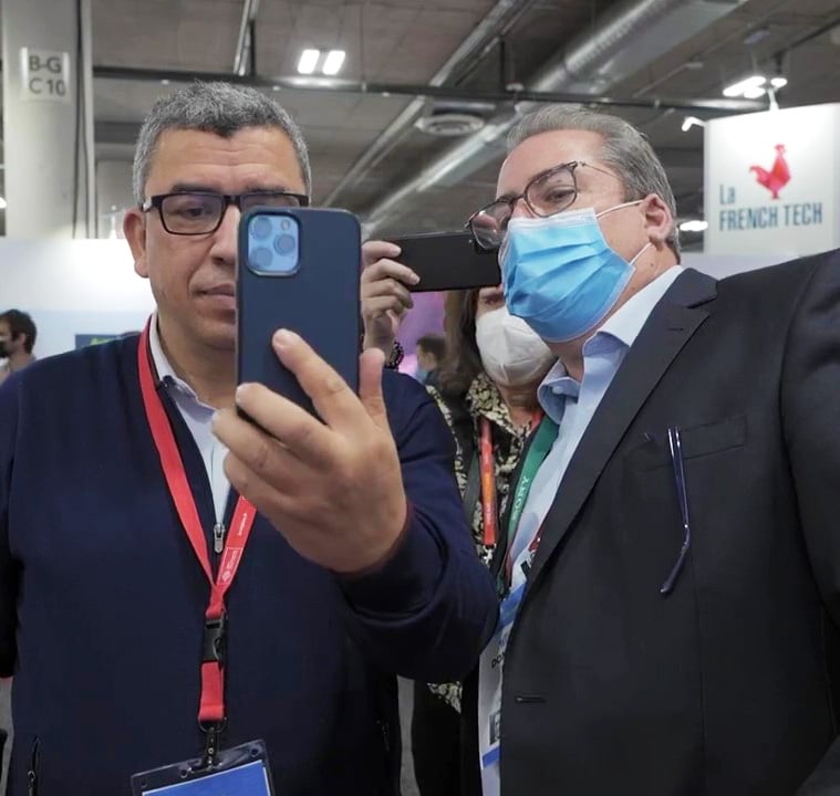 Experimentação virtual de óculos com Frame Removal na CES 2022