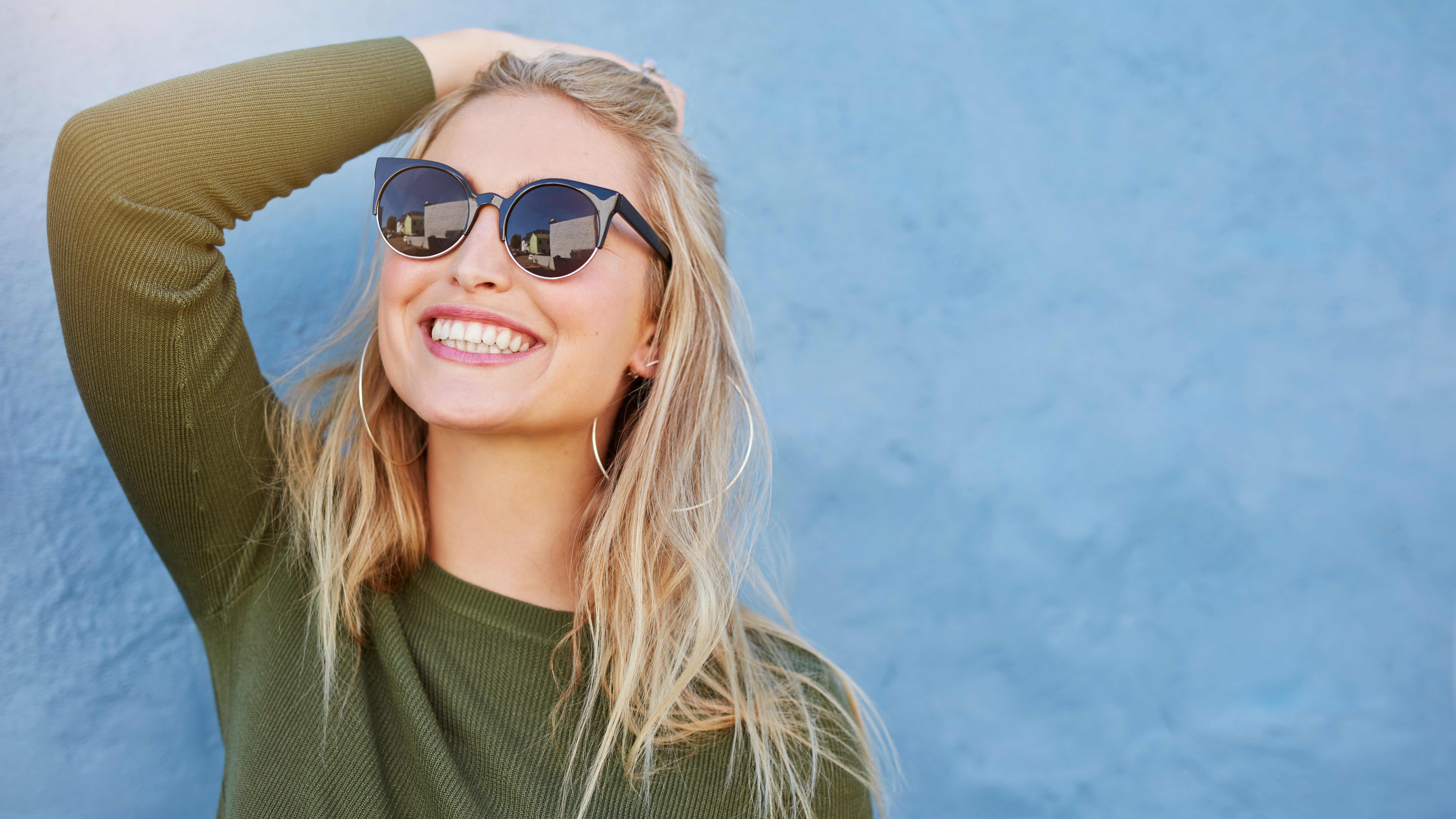 Image de très bonne qualité femme lunette