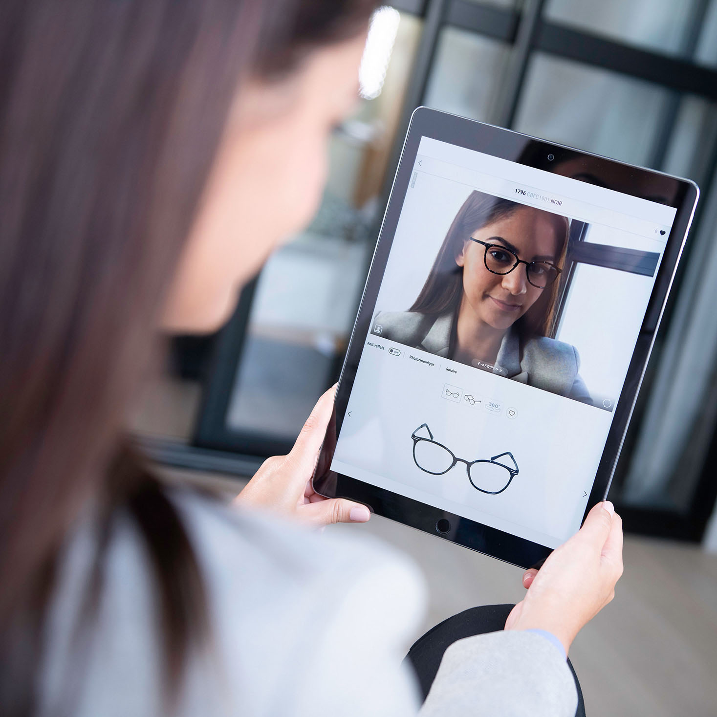 Try on glasses on tablet